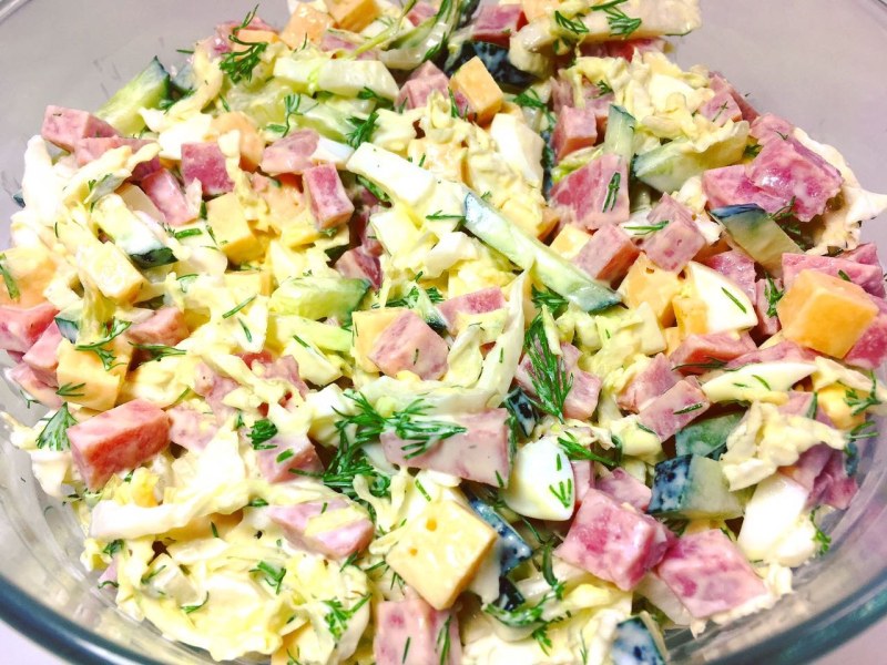 Салат с ветчиной и сыром