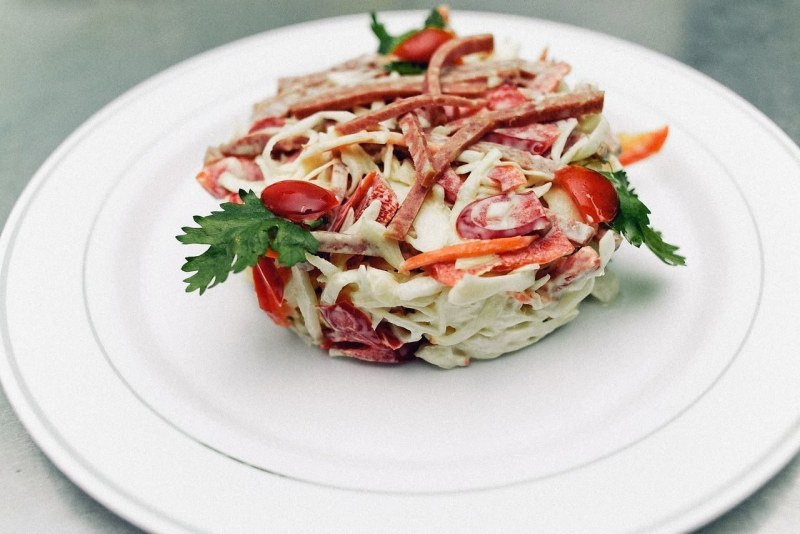Салат с копченым мясом
