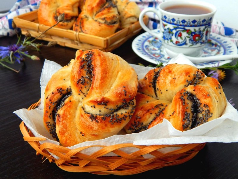 Булочка с маком