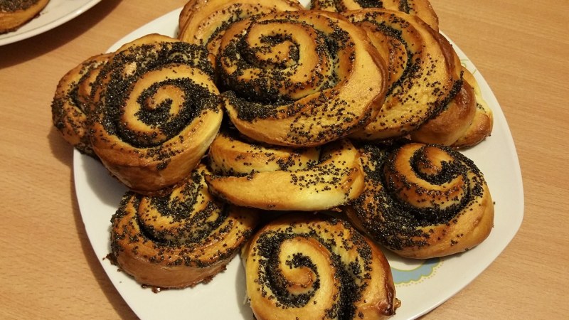 Плюшка с маком