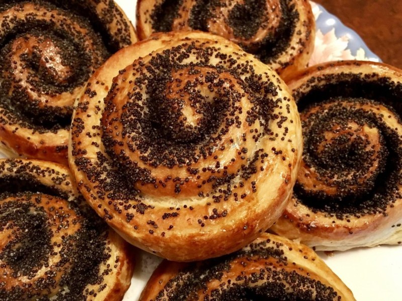 Слойка с маком