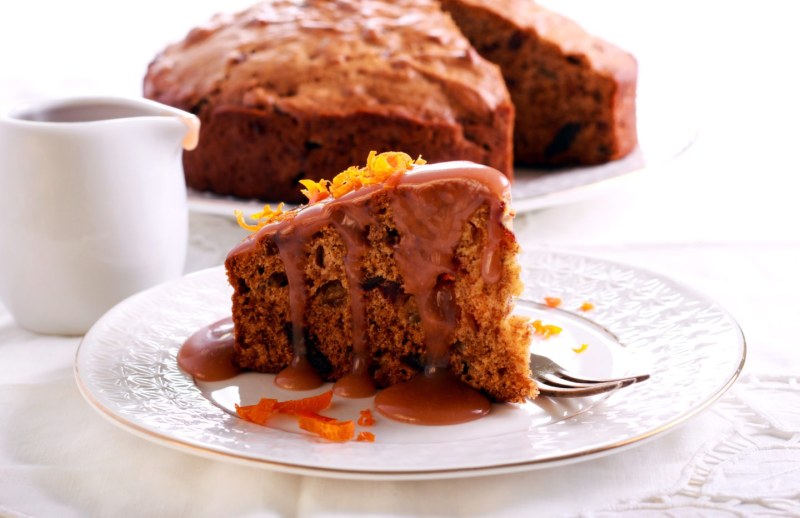 Пирог с финиками и орехами
