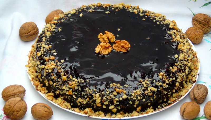 Хлеб с финиками и орехами