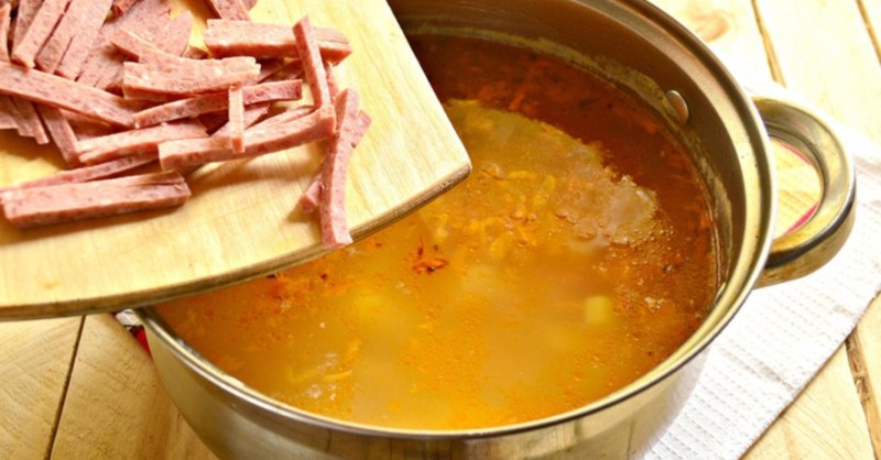 Какой сварить суп с копченой колбасой