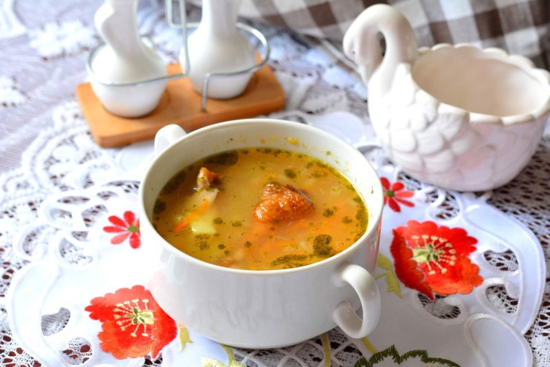 Сырный суп с копчеными колбасками