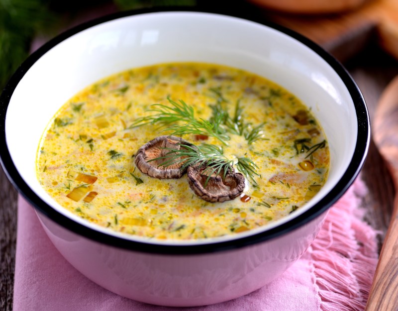 Сливочный суп с шампиньонами и плавленным сыром