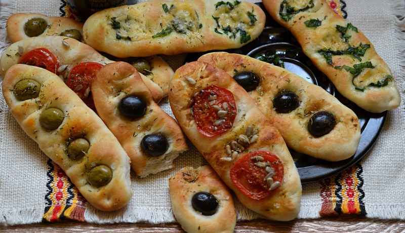 Лепешка с оливками