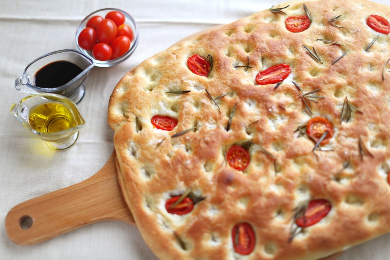 Focaccia Genovese с томатами