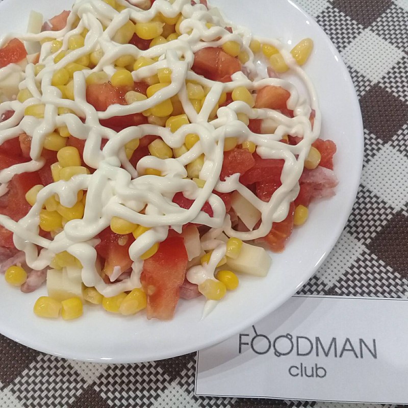 Салат из копченой колбасы