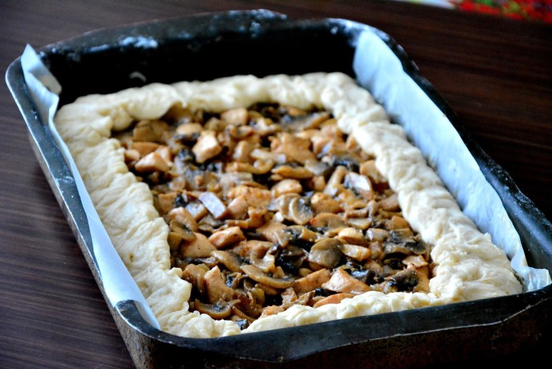 Пирог с курицей и шампиньонами