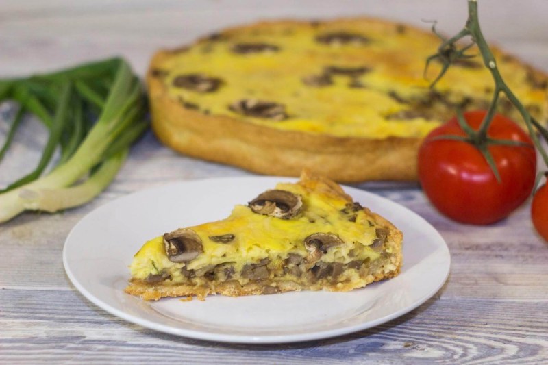 Пирог с грибами и сыром