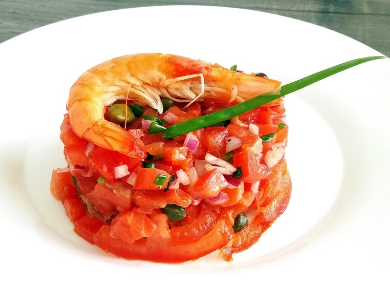 Тартар из лосося с клубникой рецепт