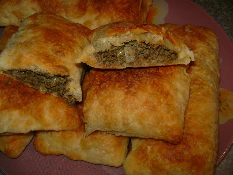 Пирожки с картошкой из слоеного теста