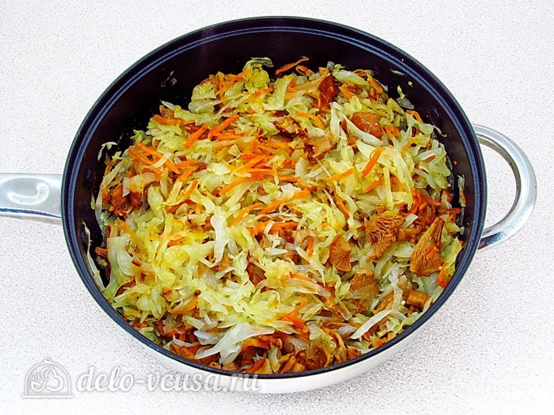 Капуста тушеная с лисичками