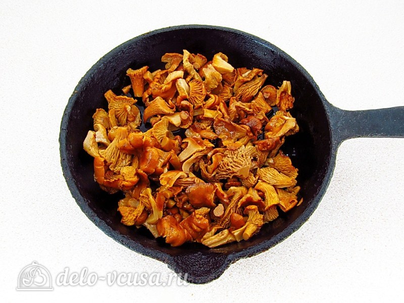 Солянка с лисичками
