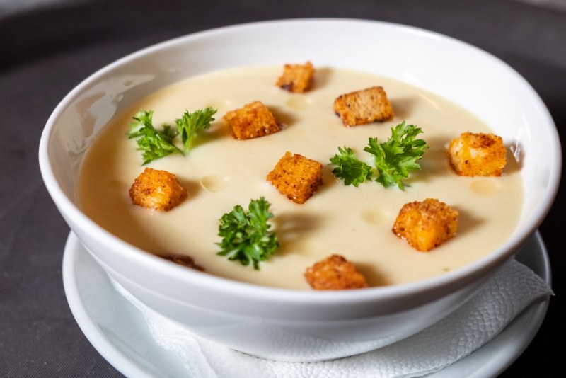 Сырный суп пюре с сухариками
