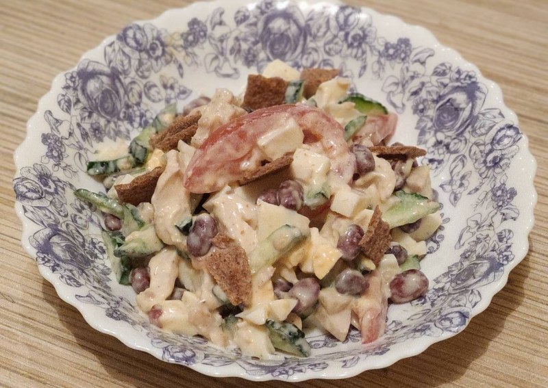 Салатик с фасолью и куриной грудкой