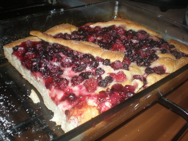 Открытый пирог с брусникой
