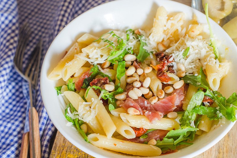 Pasta with Sun-dried Tomatoes and Cheese