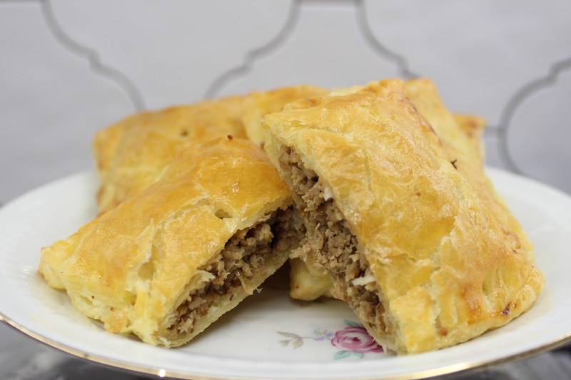 Слоеный пирог с фаршем и рисом