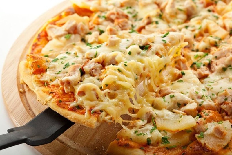 Пицца Гавайская с ананасами и курицей