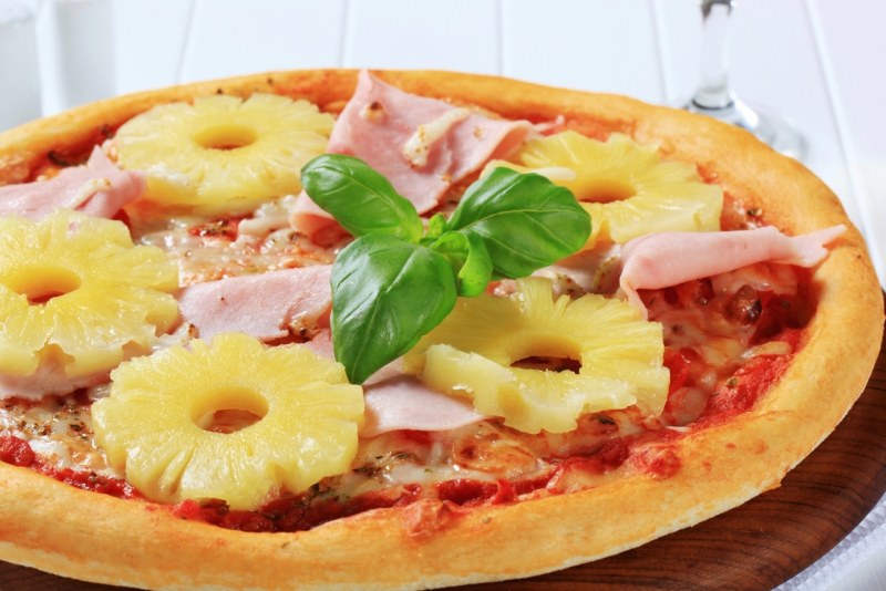 Пицца с ананасами фото дома