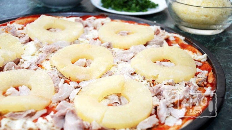 Пицца с ананасами Додо