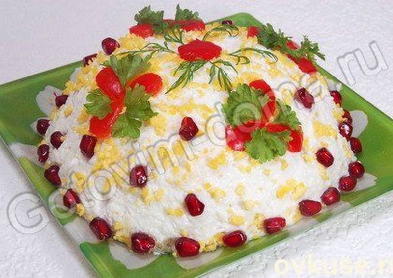 Салат Сказочная Поляна с копченой курицей