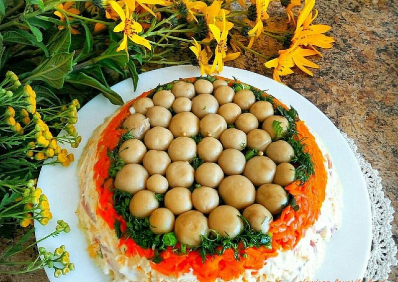 Салат с грибами