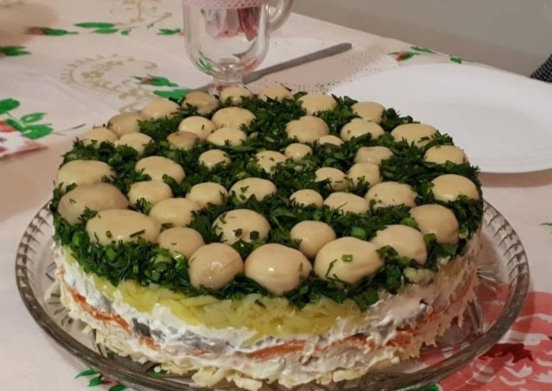 Салат Лесная Поляна с шампиньонами