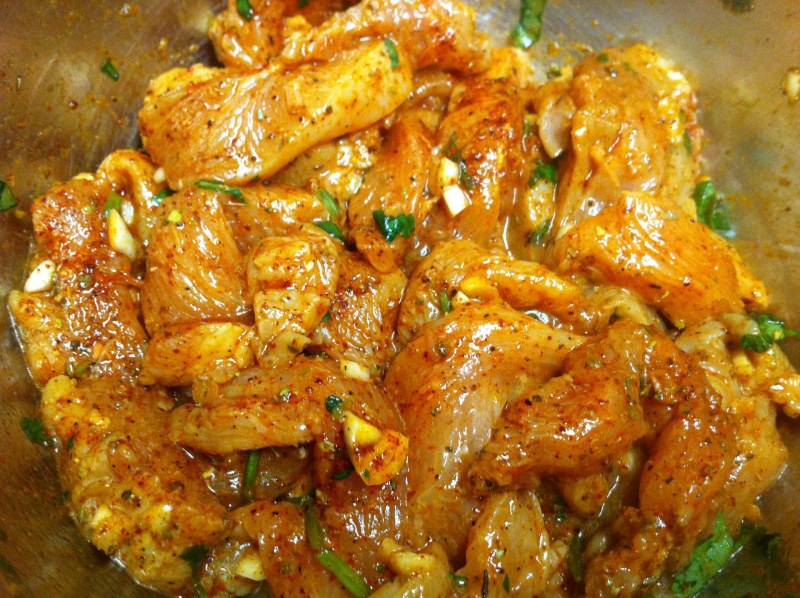 Шашлык на шпажках в духовке из курицы