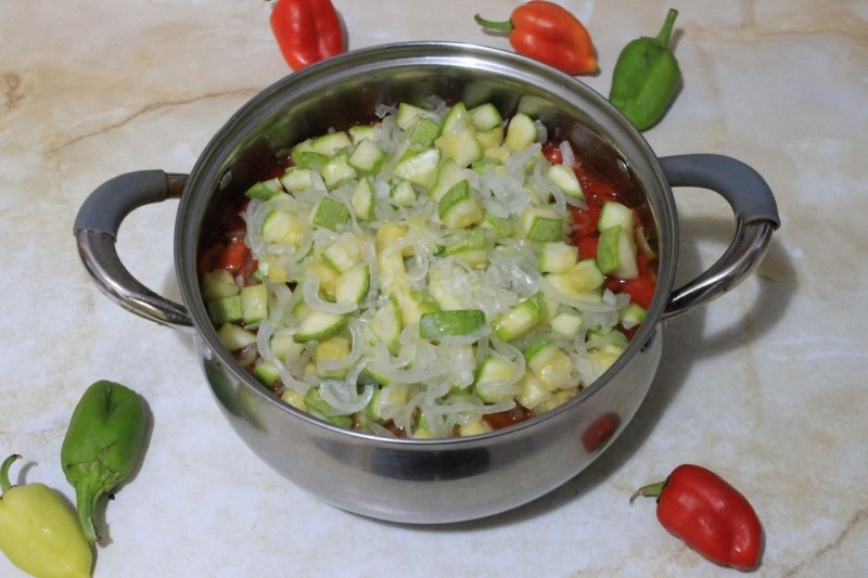 Синенькие баклажаны фаршированные овощами