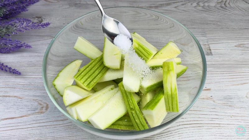 Кабачки кубиками