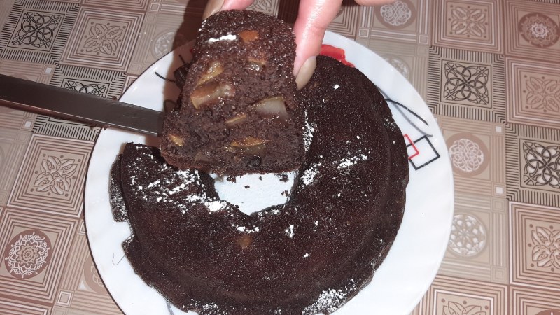 Брауни с карамелью и фундуком