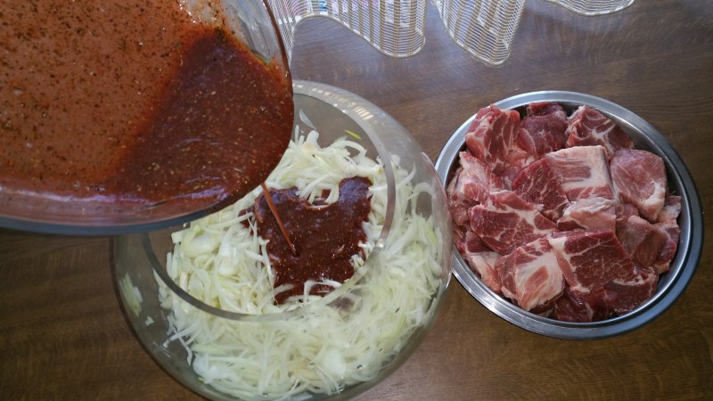 Шашлык в брусничном маринаде