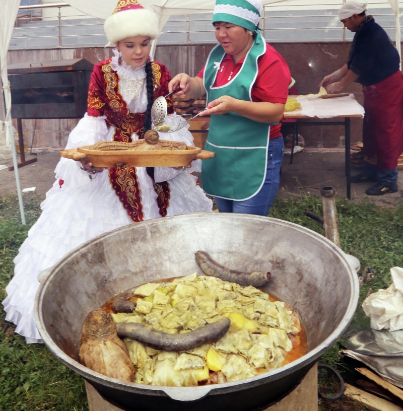 Бешбармак и баурсаки