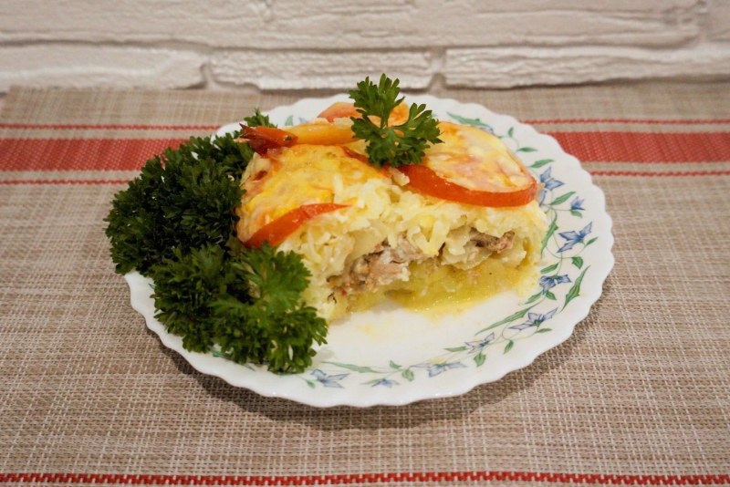 Запеканка из кабачков с курицей и сыром в духовке и помидорами