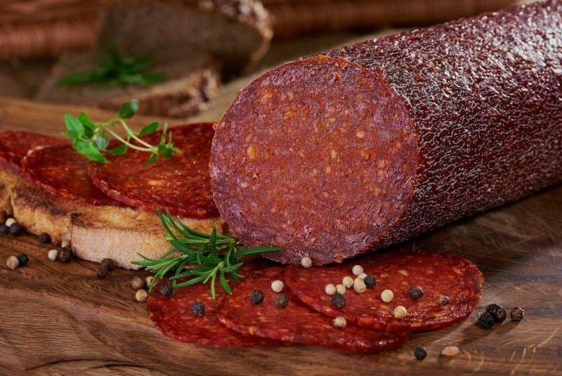 Сырокопченая колбаса с плесенью