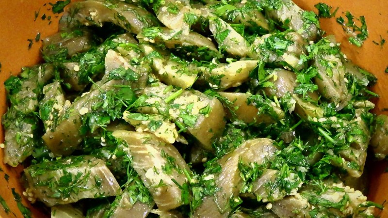 Баклажаны с зеленью и чесноком