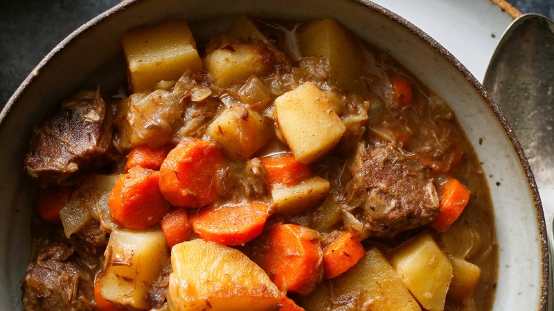 Тушеная говядина с картошкой