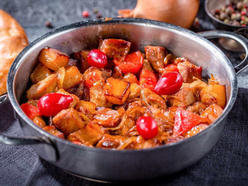 Жареное мясо с овощами