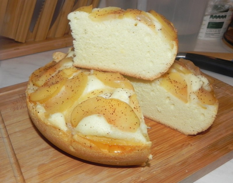 Шарлотка с сахарной пудрой