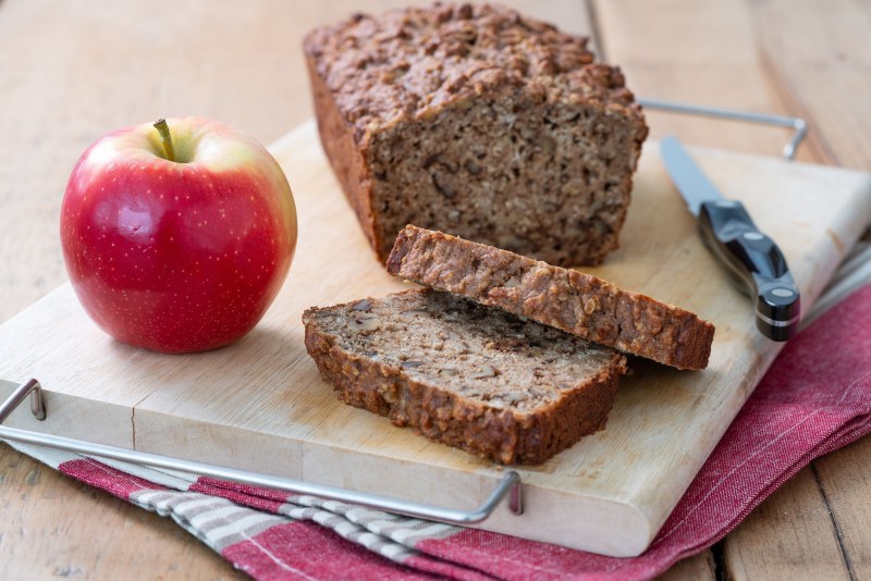 Шарлотка с апельсинами и яблоками