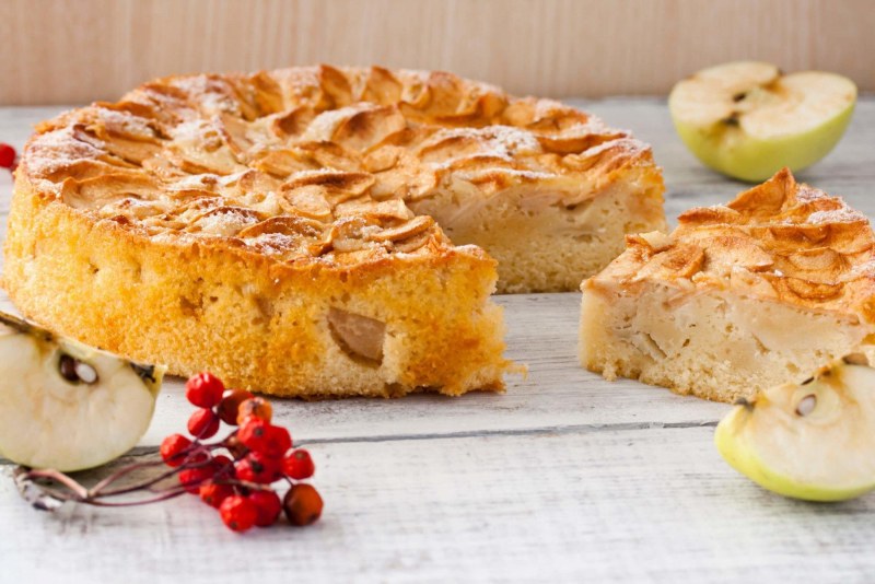 Шарлотка с яблоками