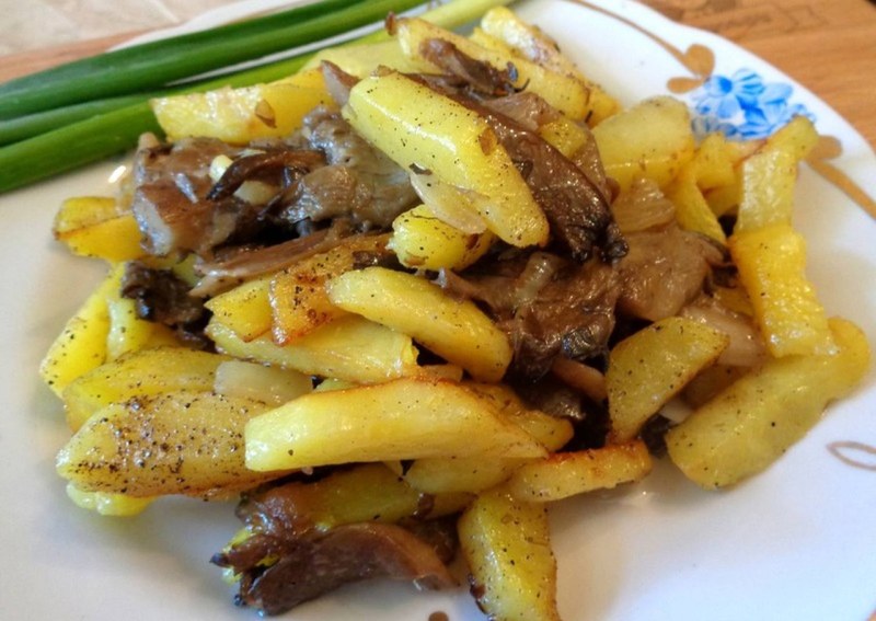Жареная картошка с вешенками