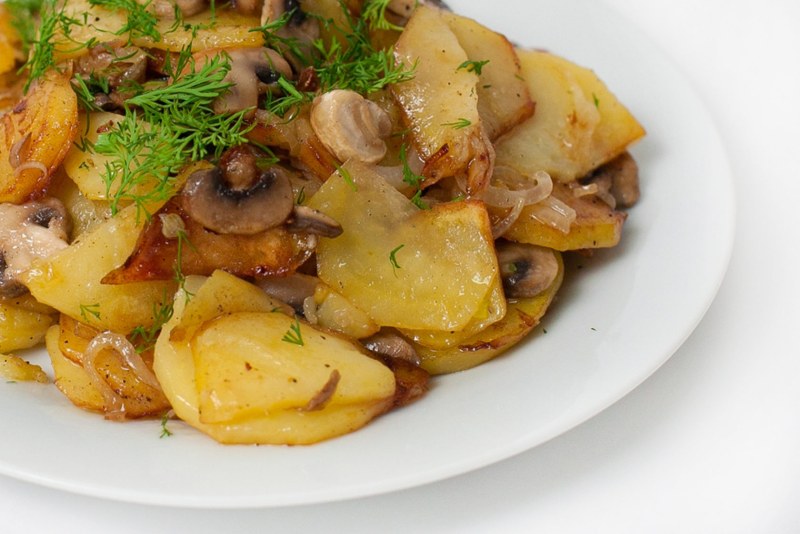 Жареная картошечка с грибами