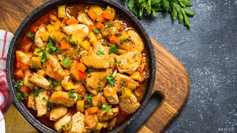 Рагу с мясом вид сверху