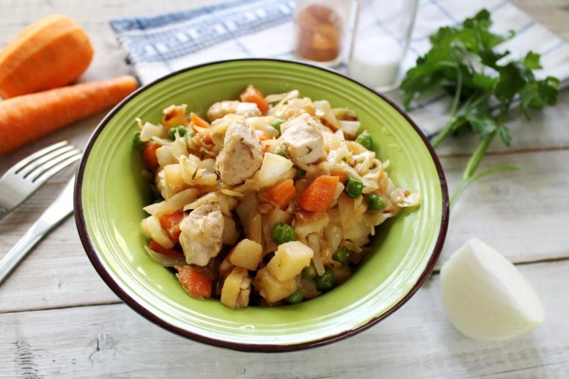 Овощное рагу с куриным мясом