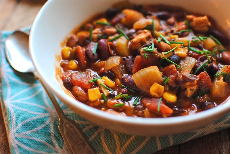 Фасоль тушеная с овощами