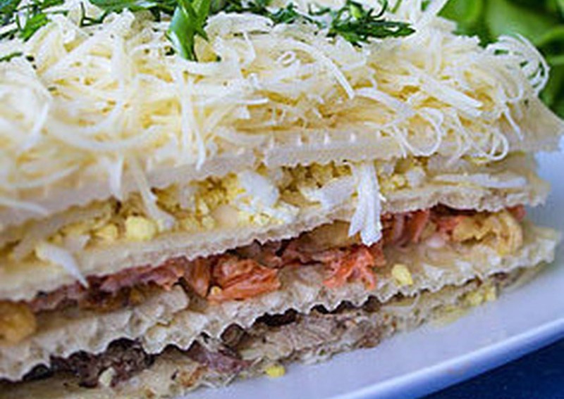 Закусочный торт Наполеон из готовых коржей с курицей
